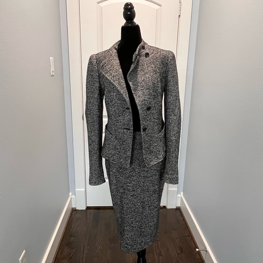 Ann Taylor Tweed Suit with fur collar. Jacket size US 2 & skirt size US 4